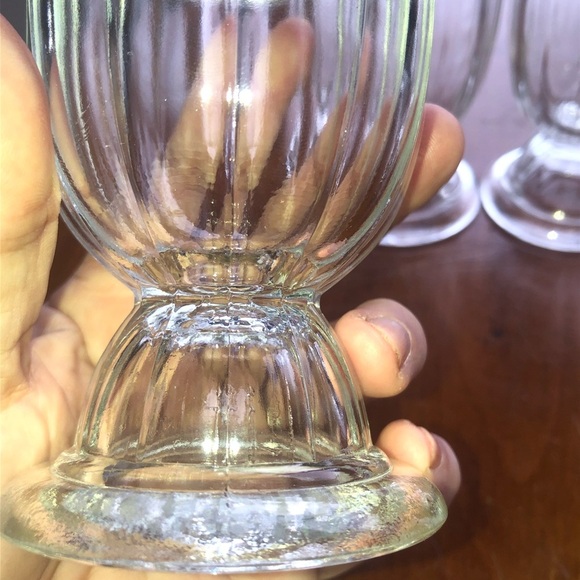 Four vintage ribbed clear glass footed bowls/ glasses for ice cream - Picture 12 of 13
